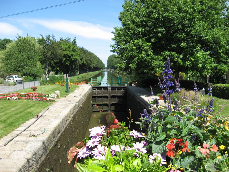 lock near maelestroit bretagne vaar