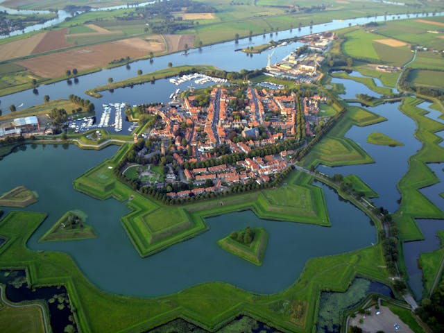 Heusden varen vanaf kerkdriel